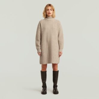 Rochie tricotată lejeră cu împletituri